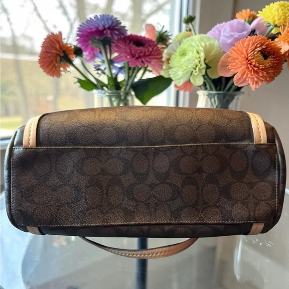 Coach Leather Peyton Tote Bag w/ matching wallet GUC - Picture 4 of 15